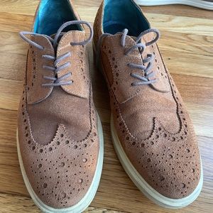 Men’s suede wing tips